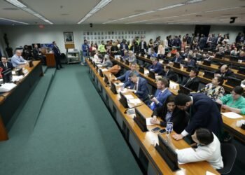 CCJ da Câmara discute PEC da maioridade penal de 16 anos nesta terça