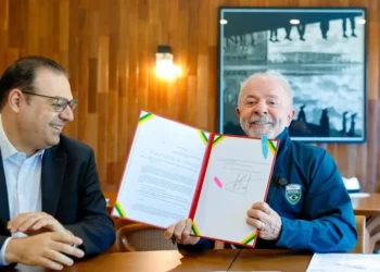 Lula sanciona medida que autoriza renovação automática da CNH