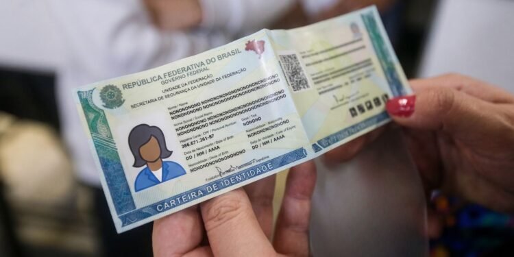 Nova carteira de identidade: veja como solicitar pelo celular e receber em casa pelos Correios