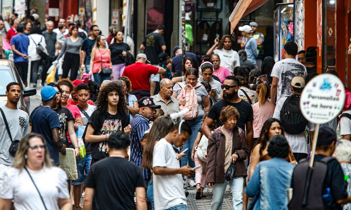 Salários diminuem pobreza em 22 regiões metropolitanas