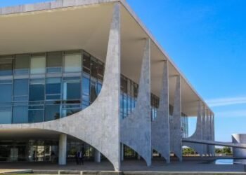 Governo manifesta “indignação” com ameaça de novo tarifaço dos EUA