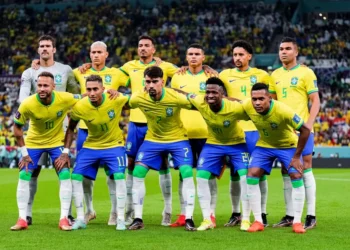 Brasil deve repetir oito titulares do time de 2022 na estreia da Copa