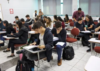 Educação financeira pode ser incluída no currículo escolar