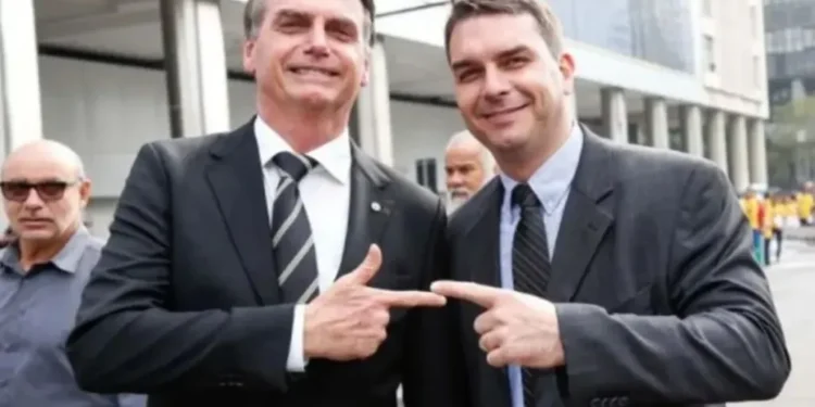 OAB pede que Moraes autorize Flávio a visitar Bolsonaro como advogado