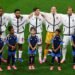 Torcida argentina canta na hora do hino inglês e irrita jogadores da Inglaterra; veja