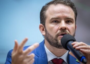 ‘Temos que tratar bet igual tratamos cigarro’, diz ministro da Fazenda