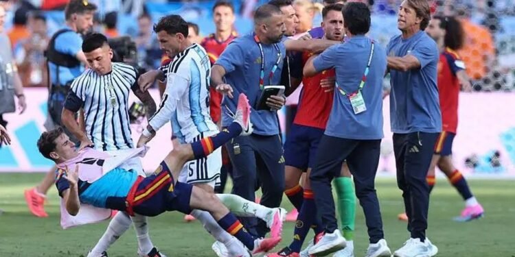Fifa abre investigação sobre confusão envolvendo Argentina após final da Copa do Mundo