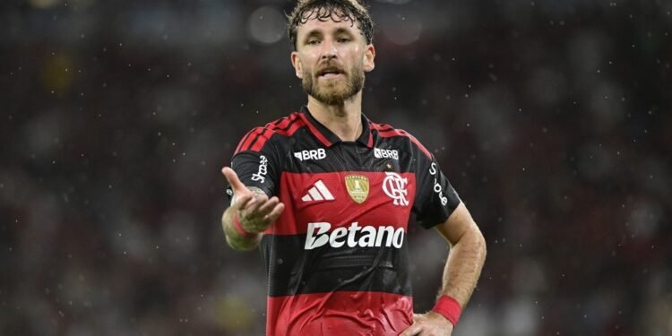 Flamengo recusa proposta do Besiktas por Léo Pereira