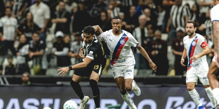 Com bolas no travessão no fim, Galo e Bahia empatam pelo Brasileirão