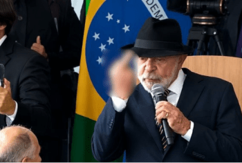 Gesto de Lula com dedo do meio durante evento no Planalto repercute e gera debate nas redes