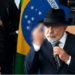 Gesto de Lula com dedo do meio durante evento no Planalto repercute e gera debate nas redes