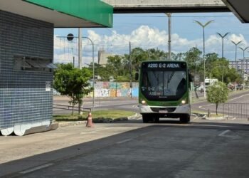 Greve entra no segundo dia e ônibus continuam circulando com frota reduzida em Manaus