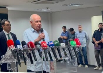 Governo do AM anuncia pagamento de seis meses atrasados do Passe Livre e contesta dívida cobrada pelo sindicato das empresas de transporte
