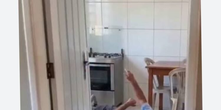 Brincadeira termina em susto: neta acredita que avô estava “formando aura”, mas descobre que ele sofria uma convulsão
