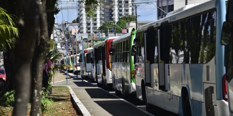 Justiça declara greve dos rodoviários abusiva e determina 80% da frota nos horários de pico em Manaus