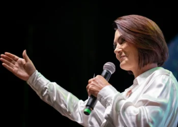 Michelle Bolsonaro sinaliza a aliados que vai ser candidata ao Senado