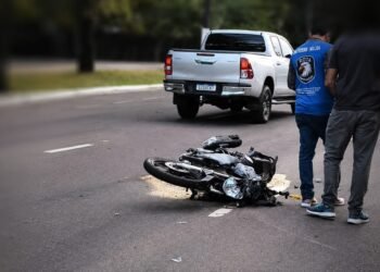 Suspeito de roubar motocicleta morre em grave acidente durante fuga na Avenida Coronel Teixeira
