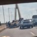 Carro fica capotado em acidente na Ponte do Rio Negro em Manaus