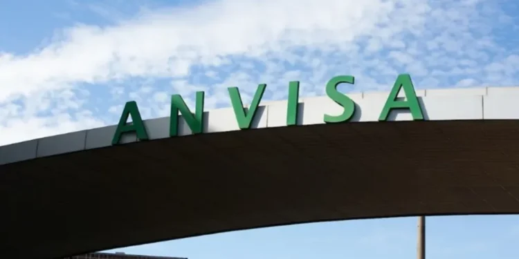 Anvisa proíbe lotes de limpador de pisos Limpash e antimofo da Eucatex