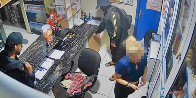 Dupla assalta hotel no Centro de Manaus; prejuízo é de mais de R$ 20 mil