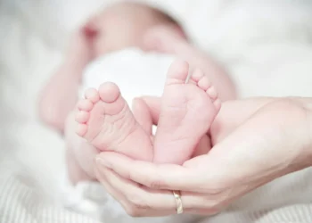 Tráfico de bebês: 19 pessoas são condenadas na Indonésia e Singapura