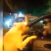Labrador corre desesperado atrás de carro e cena emocionante gera revolta nas redes sociais