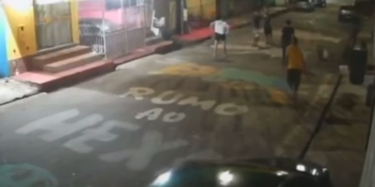 Discussão entre amigos durante bebedeira termina com homem morto na zona leste de Manaus; vídeo