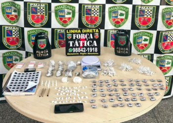 Força Tática flagra dupla preparando drogas em kitnet e prende suspeitos na Compensa