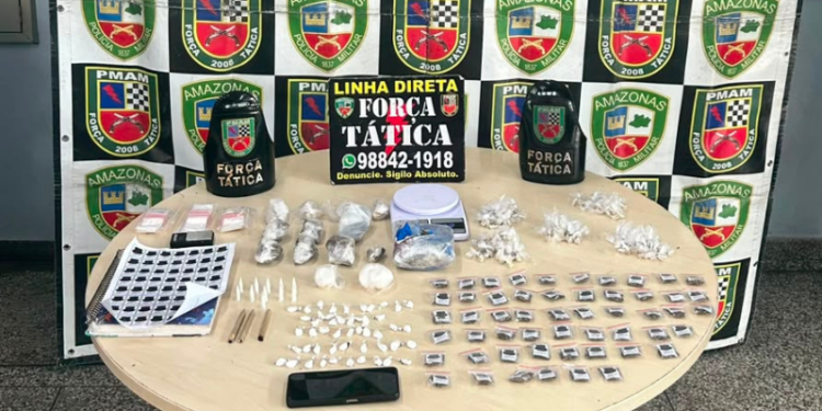 Força Tática flagra dupla preparando drogas em kitnet e prende suspeitos na Compensa
