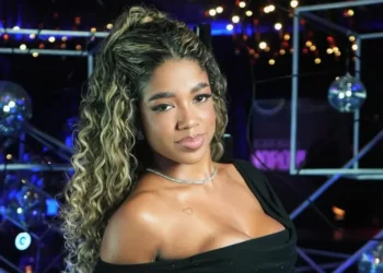 Vivi Noronha quebra o silêncio após polêmica e nega ter jogado presente de fã no lixo: “Jamais faria isso”