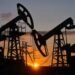 Petróleo atinge maior patamar em um mês com redução do tráfego em Ormuz