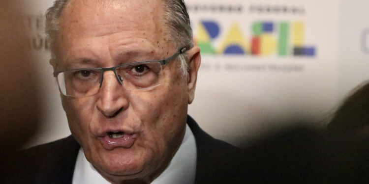 Alckmin descarta retaliar EUA e diz manter negociação: ‘Olho por olho, deixa os dois cegos’
