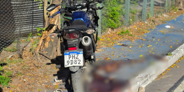 Atropelamento fatal no Distrito Industrial deixa morador de rua morto e casal gravemente ferido