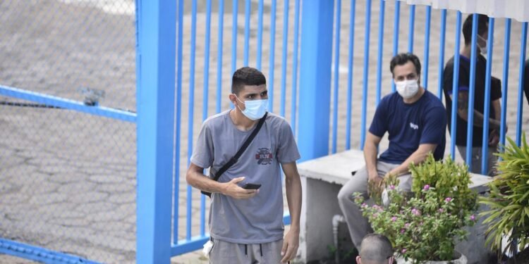 Empresas retornam aos poucos enquanto bombeiros ainda atuam na Innova