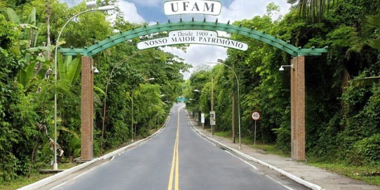 Ufam suspende aulas presenciais após greve dos rodoviários em Manaus