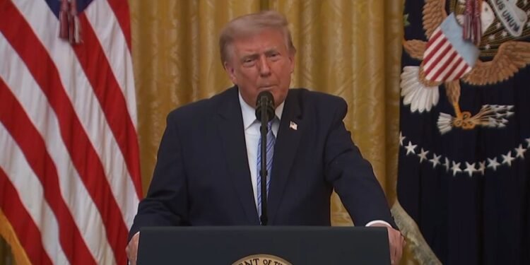 Trump diz que China acessou registros de 220 milhões de eleitores americanos durante eleição de 2020; entenda