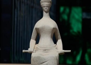 Moraes manda Exército entregar armas registradas em nome de Bolsonaro