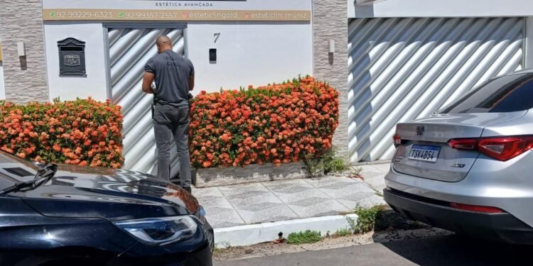 Polícia interrompe cirurgia íntima e investiga falsas médicas em Manaus