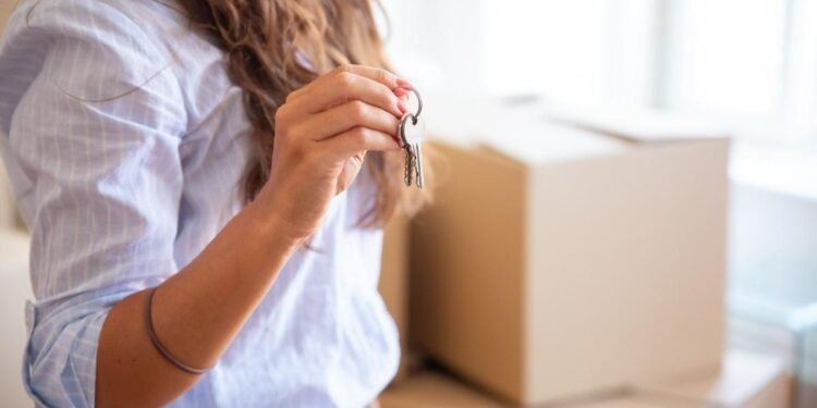 62,6% dos jovens que moram sozinho ainda vivem de aluguel, diz Serasa