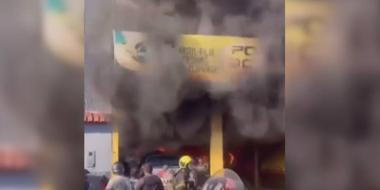 Incêndio atinge loja automotiva na Cidade Nova e mobiliza bombeiros em Manaus