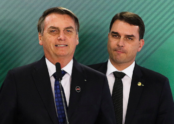 Decisão de Moraes deixa Flávio impossibilitado de visitar Bolsonaro até depois do 1º turno