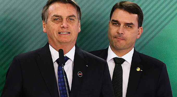 Decisão de Moraes deixa Flávio impossibilitado de visitar Bolsonaro até depois do 1º turno