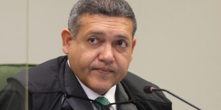 Nunes Marques será o relator de ação do PT contra Flávio após fala sobre urnas