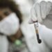 Novo exame de sangue pode prever Alzheimer anos antes, diz estudo