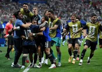 Argentina vira contra a Inglaterra e está na final da Copa do Mundo