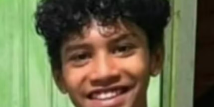 Tragédia em atividade escolar: menino desaparece em rio no Amazonas após queda durante dinâmica