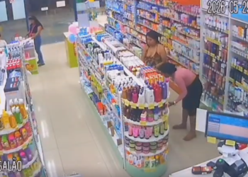 Câmeras flagram grupo de mulheres furtando produtos em drogaria na zona centro-sul de Manaus