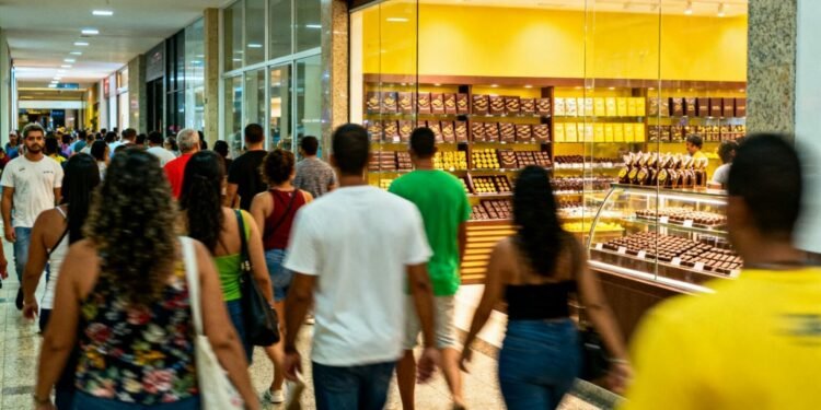 Comércio do Amazonas movimenta R$ 84,4 bilhões em 2024, aponta IBGE