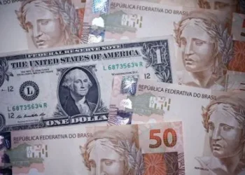 Dólar inicia o dia em alta com mercado atento à crise no Oriente Médio