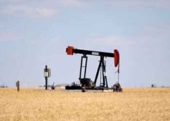 Petróleo pausa quedas e volta a subir com novos ataques no Oriente Médio
